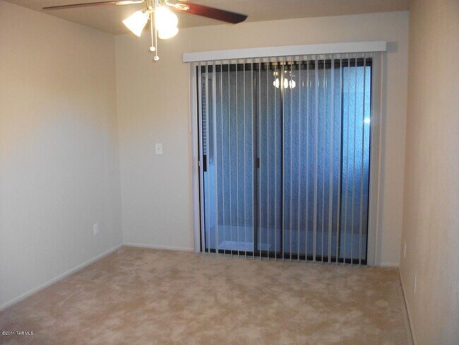 Building Photo - Effortless Central Tucson Living: 2BR Gem with Water/ Sewer/ Trash Included
