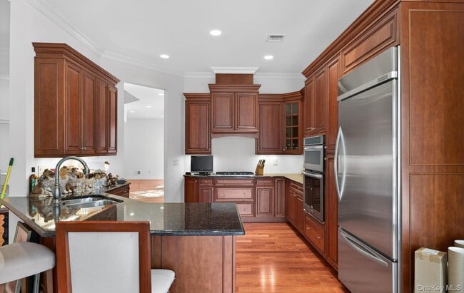 Building Photo - 702 Equestrian Way
