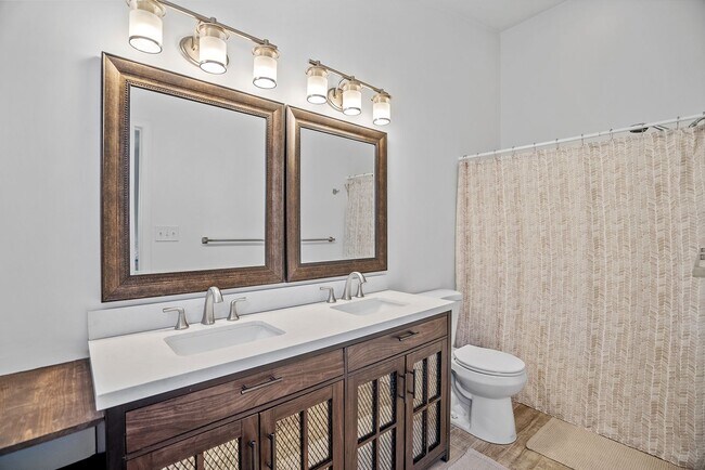 Building Photo - Furnished Townhome in VB