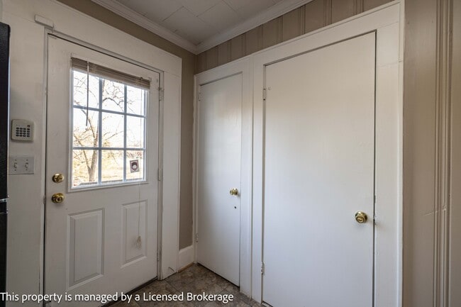 Building Photo - 1420 Amhurst St