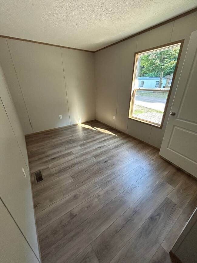 Building Photo - 34 Rena Dr