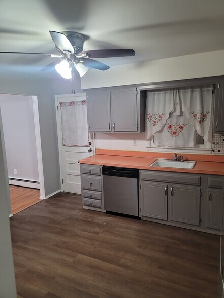 Building Photo - 270 Herbert Ave