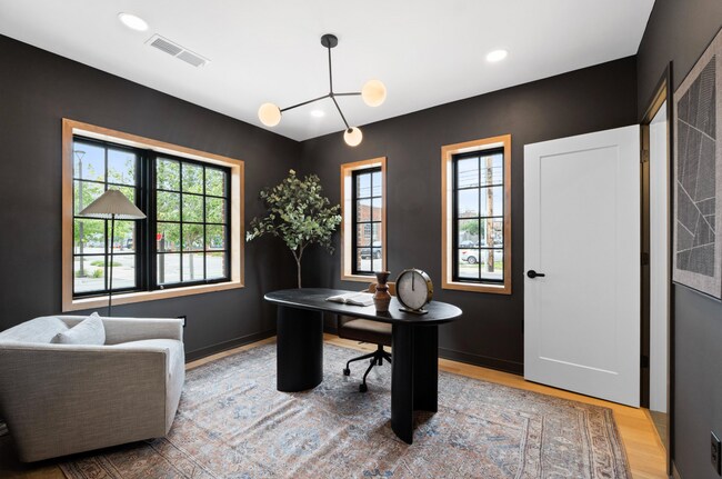 Building Photo - 537 E 19th St