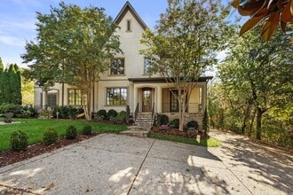 Building Photo - 2019 Overhill Dr