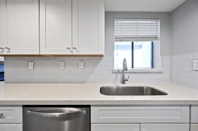 Building Photo - 6480 N 82nd St