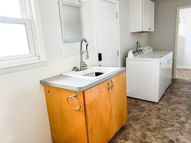 Building Photo - FOR RENT SAINT JOE-MOVE IN READY