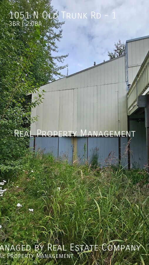 Building Photo - 1051 N Old Trunk Rd