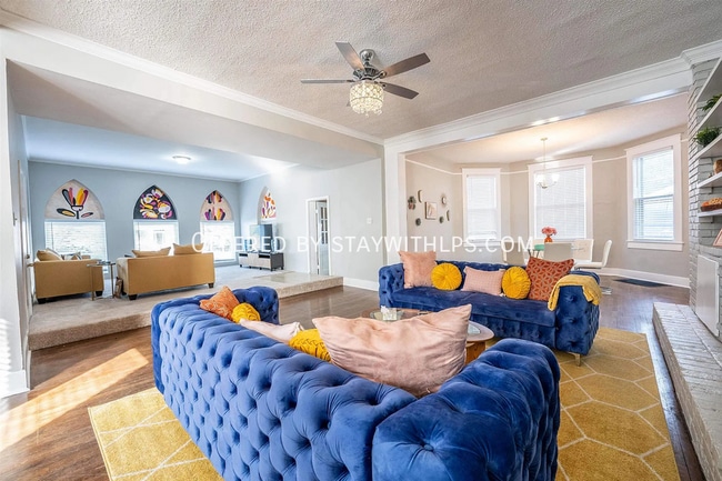 Building Photo - 2035 Central Ave