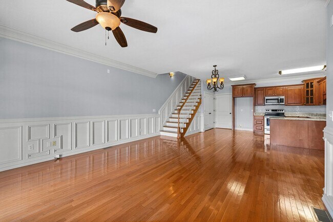 Building Photo - Main-Level Living End-Unit Townhome