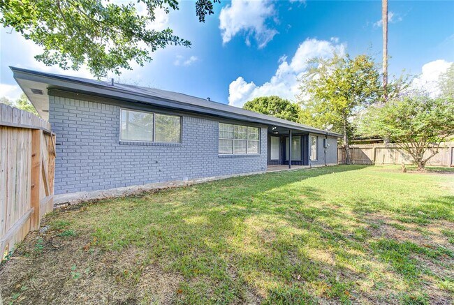 Building Photo - 1809 Lamar Dr