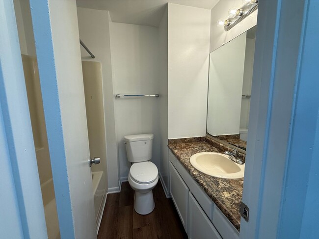 Building Photo - Townhouse For Rent in Virginia Beach