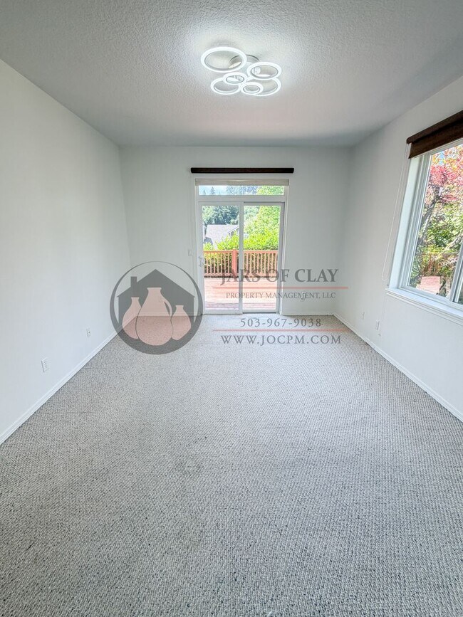 Building Photo - South Salem Single-Level Near Creekside Golf Club!