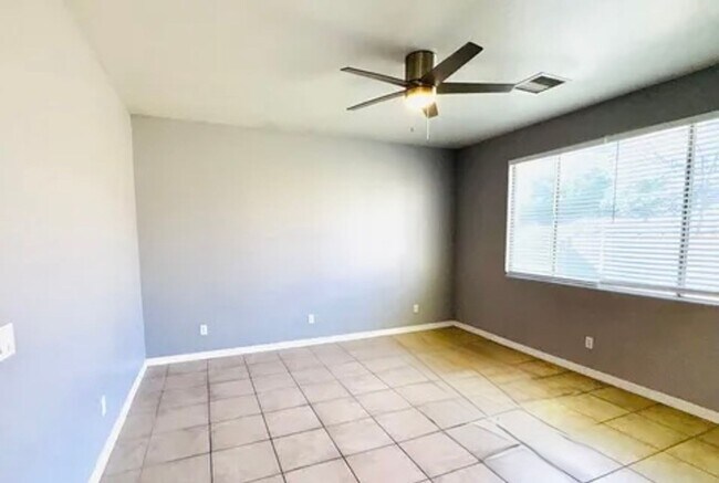 Building Photo - 3 Bed 2 Bath Available Now!! Contact Property Pros Property Management for more details
