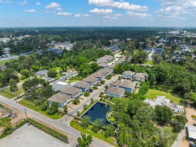 Building Photo - 5021 Lehman Oaks Dr