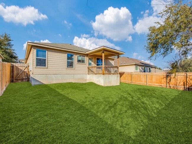 Building Photo - 1002 Magnolia Field