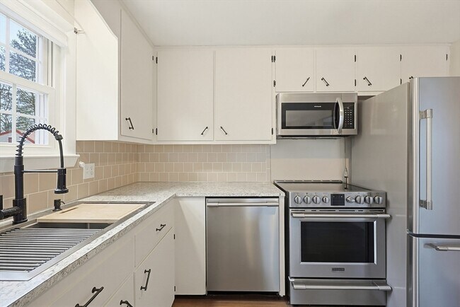 Building Photo - 110 Oswego St