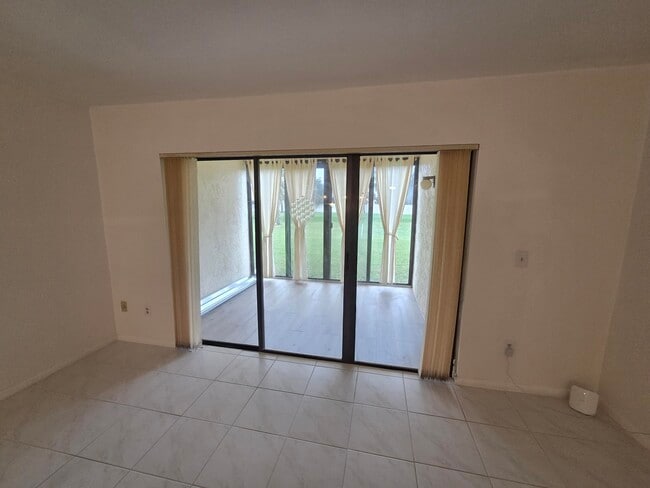 Building Photo - 9187 Norte Lago