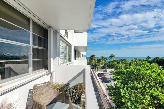 Building Photo - 5313 Collins Ave