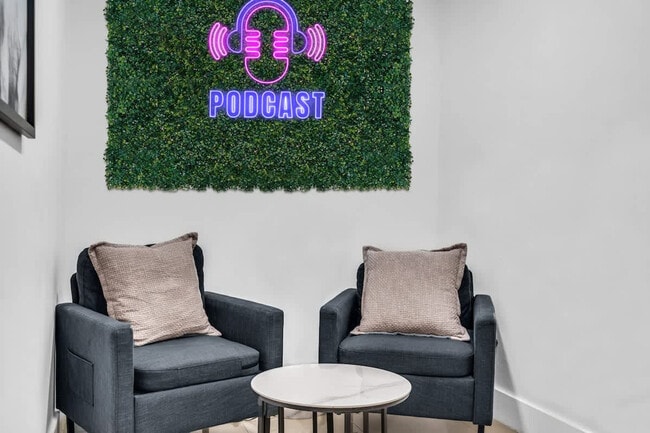 Building Photo - 18735 NE 18th Ave