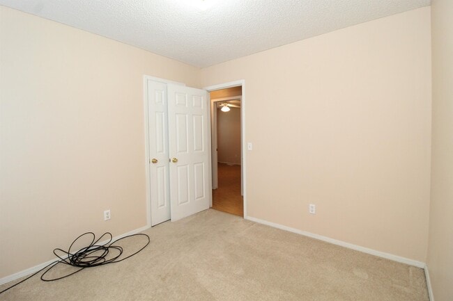 Building Photo - 3152 Parkway Dr