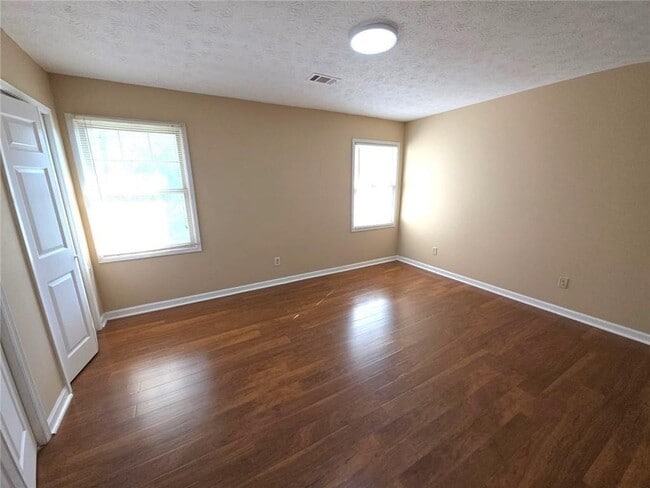 Building Photo - 2378 Cove Rd