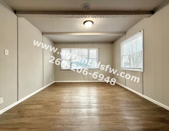 Building Photo - 2 Bedroom House