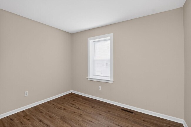 Building Photo - 3 Bedroom End Unit Townhouse in Culpeper