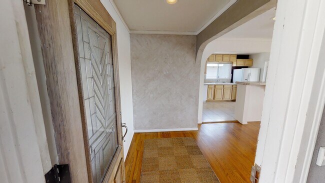 Building Photo - 5321 E Falls View Dr