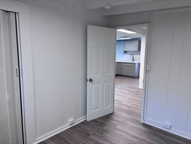 Building Photo - OAHU9364