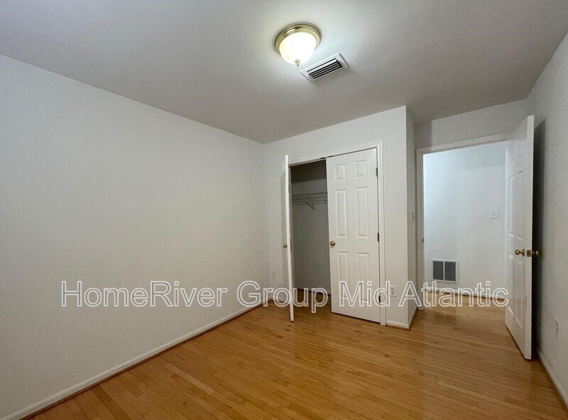 Building Photo - 8323 Green Heron Way