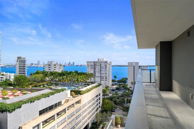 Building Photo - 1451 Brickell Ave