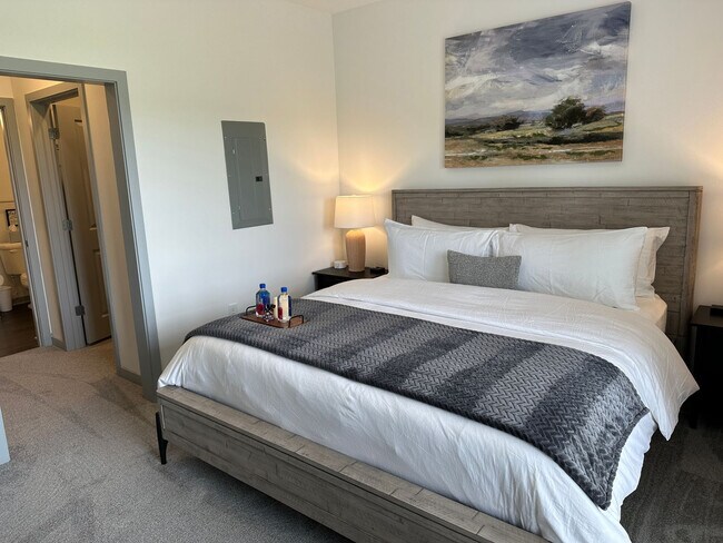 Building Photo - 5102 Aldersgate Dr