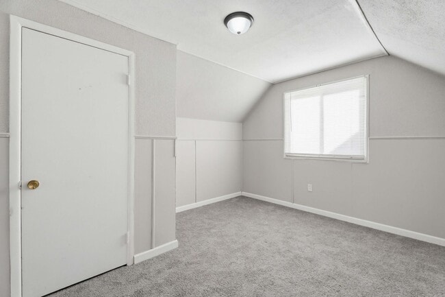 Building Photo - 14921 Myola Ave