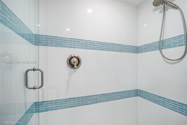 Building Photo - 212 SW 1st Ave