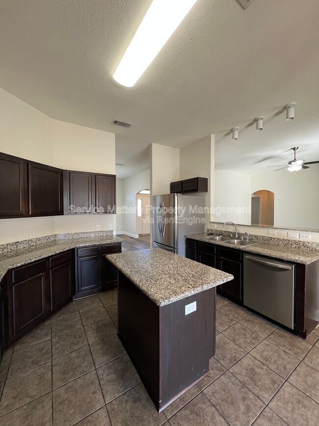 Building Photo - 7037 Season Dr