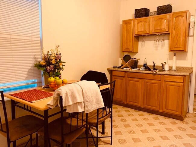 Building Photo - 20 Howell St