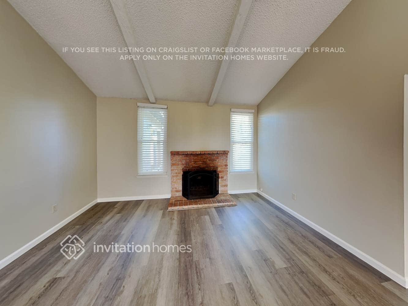 Building Photo - 301 Old River Dr