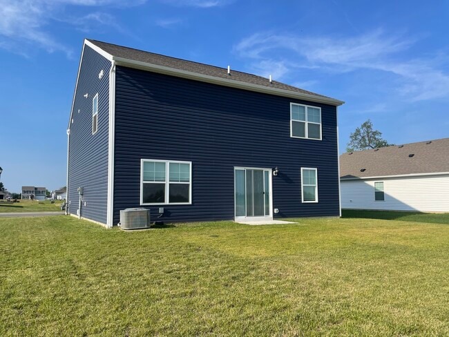 Building Photo - 8 Cider Mill Dr