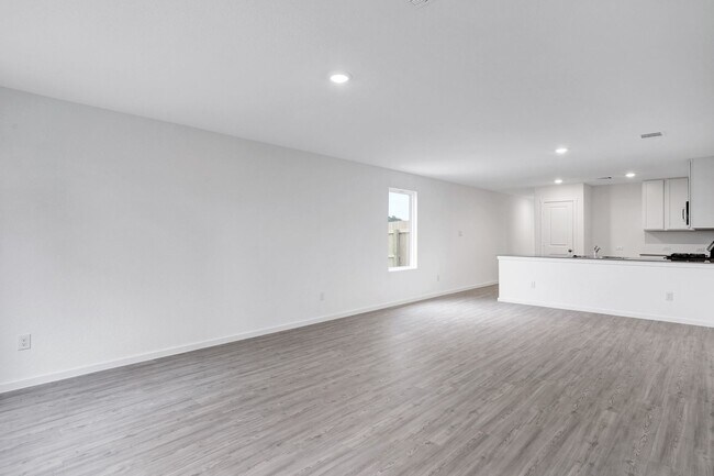 Building Photo - ***APPLICATION CURRENTLY UNDER REVIEW*** MOVE IN SPECIAL, ONE WEEK FREE***Open Concept Home in Wa...