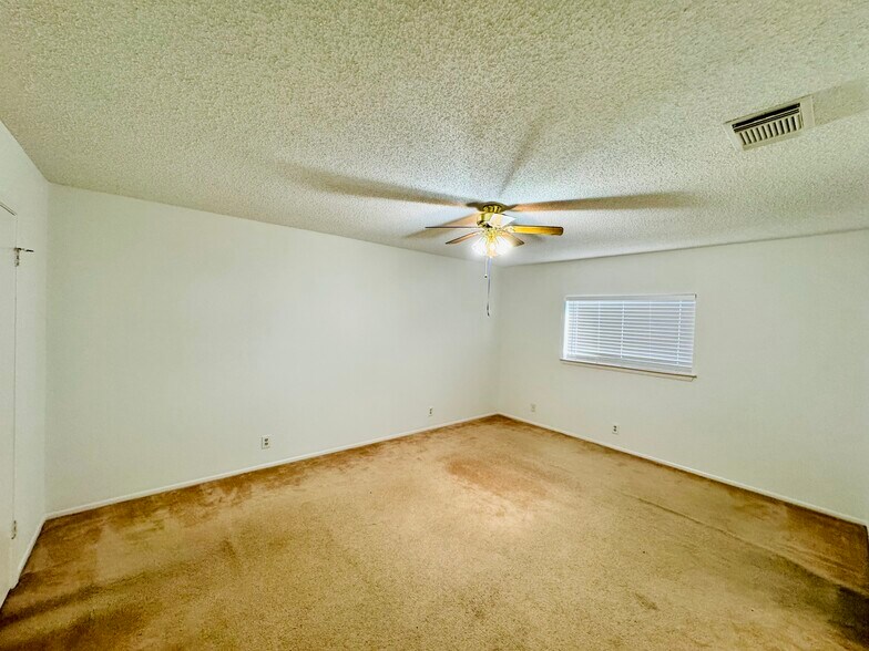 Building Photo - 9250 Ridge Path