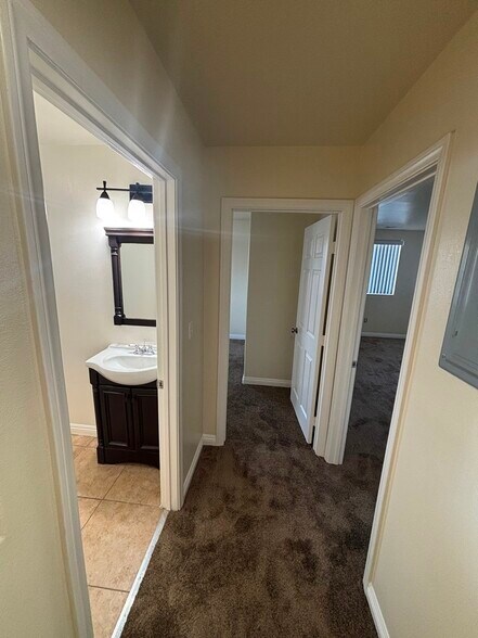 Building Photo - 203 E 109th Pl