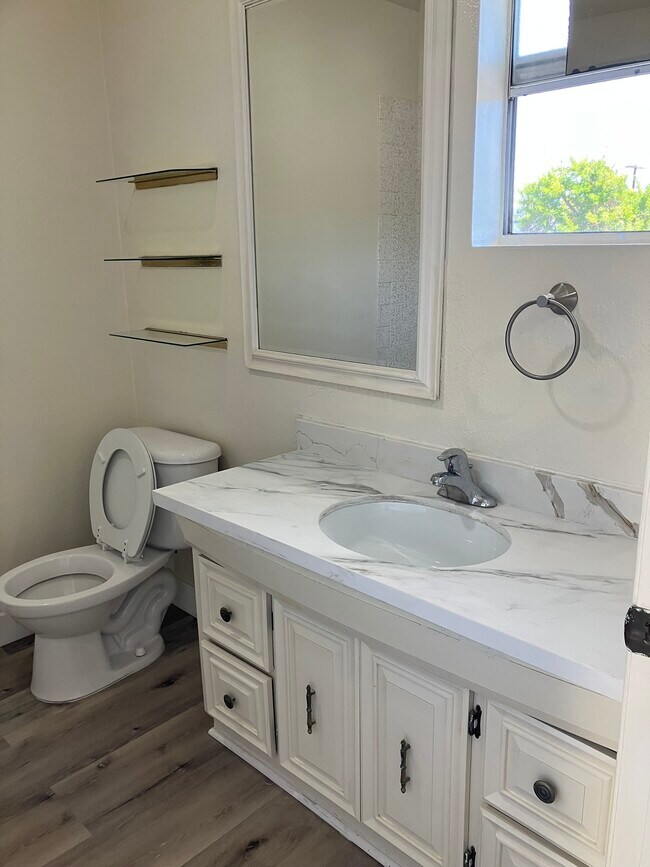 Bath pic 1 - Selby Rose Townhome