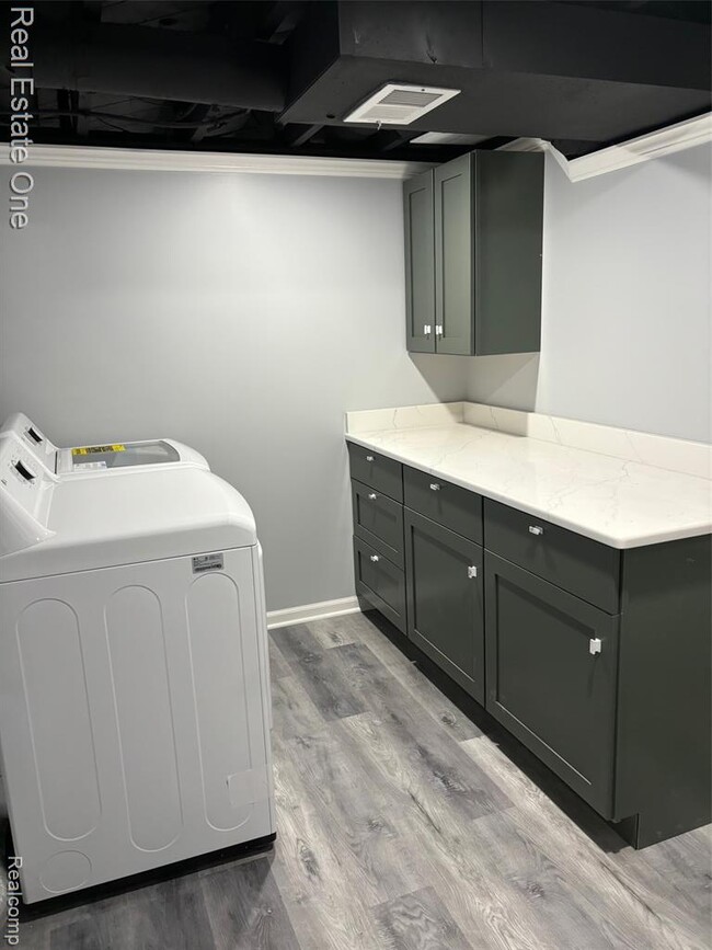Building Photo - 290 Winry Dr