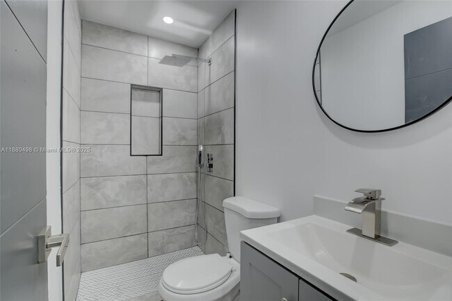 Building Photo - 511 SW 15th St