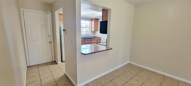 Building Photo - 9542 Lake Park Dr