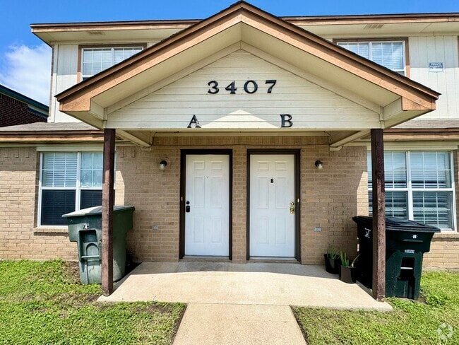 Building Photo - 3407 Barcelona Dr