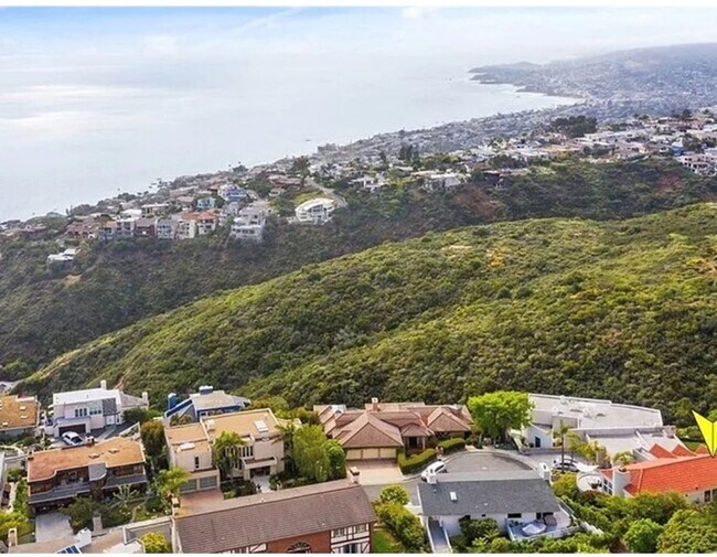 Building Photo - Azari PM-Juccuzi- half acre luxurious landscape-fully chic furniture -  massive lot , 18 fruit tr...