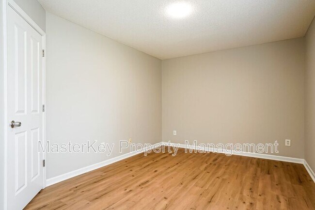 Building Photo - 6852 Harter Ct
