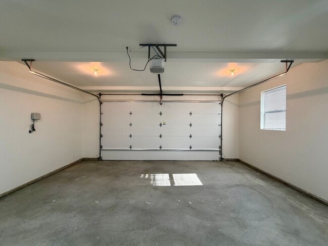 Building Photo - Beautiful New Construction- 3 bed, 2.5 ba, Quartz Countertops & Fenced Backyard