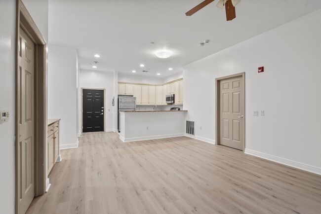 Building Photo - 7400 River Rd